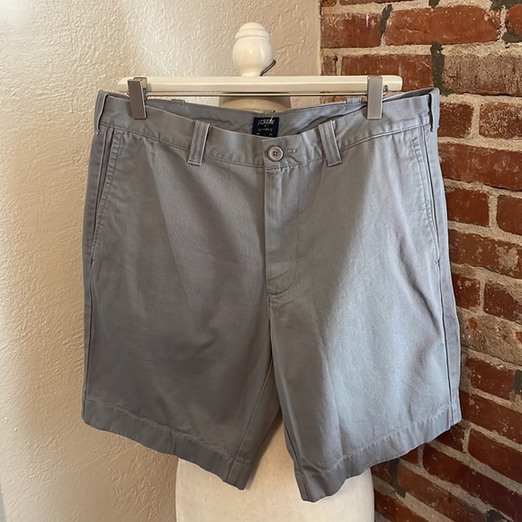 J. Crew Other - J. Crew - 9" Gramercy broken-in short
